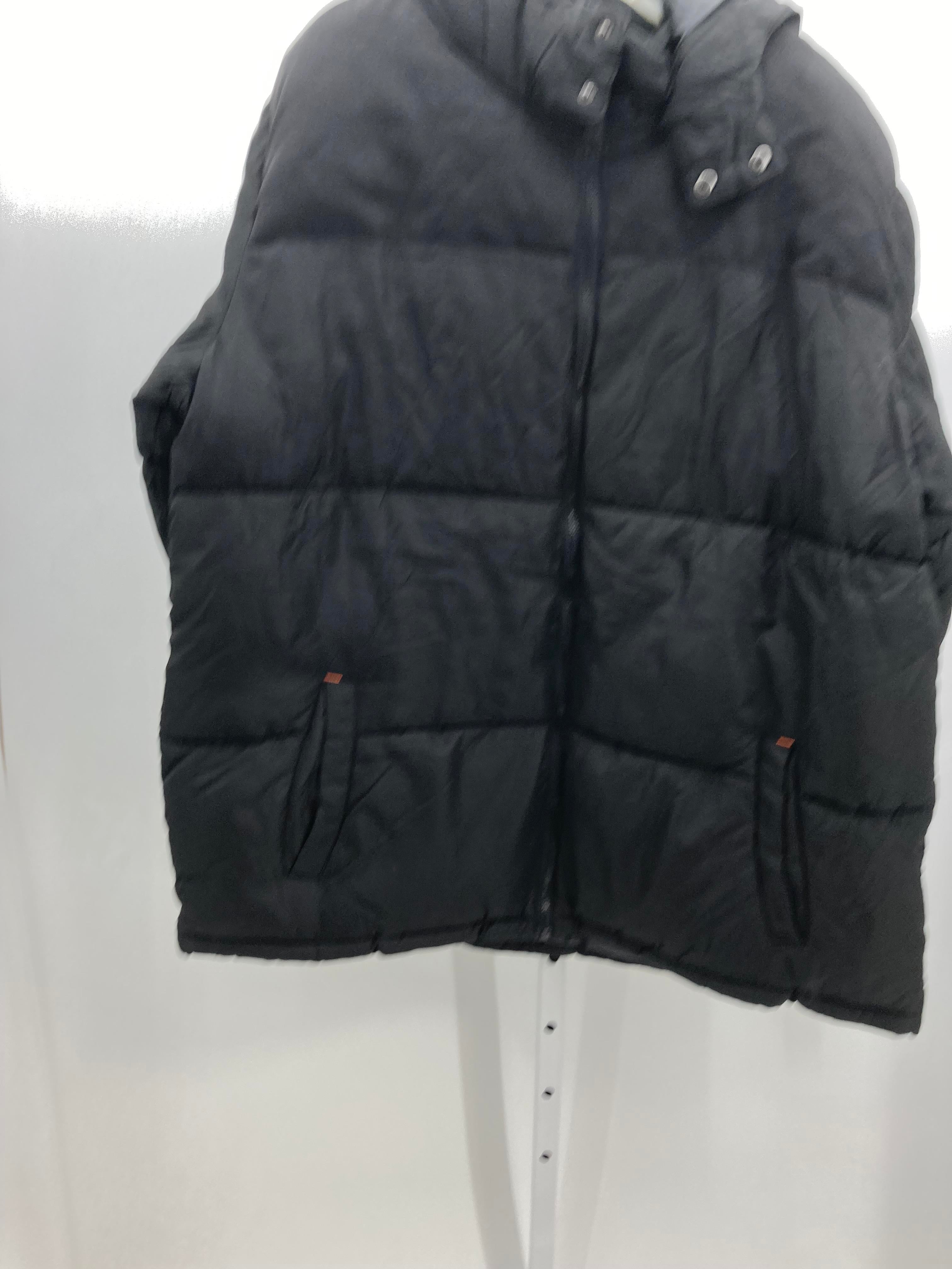 HOODED ZIP PUFF JACKET.