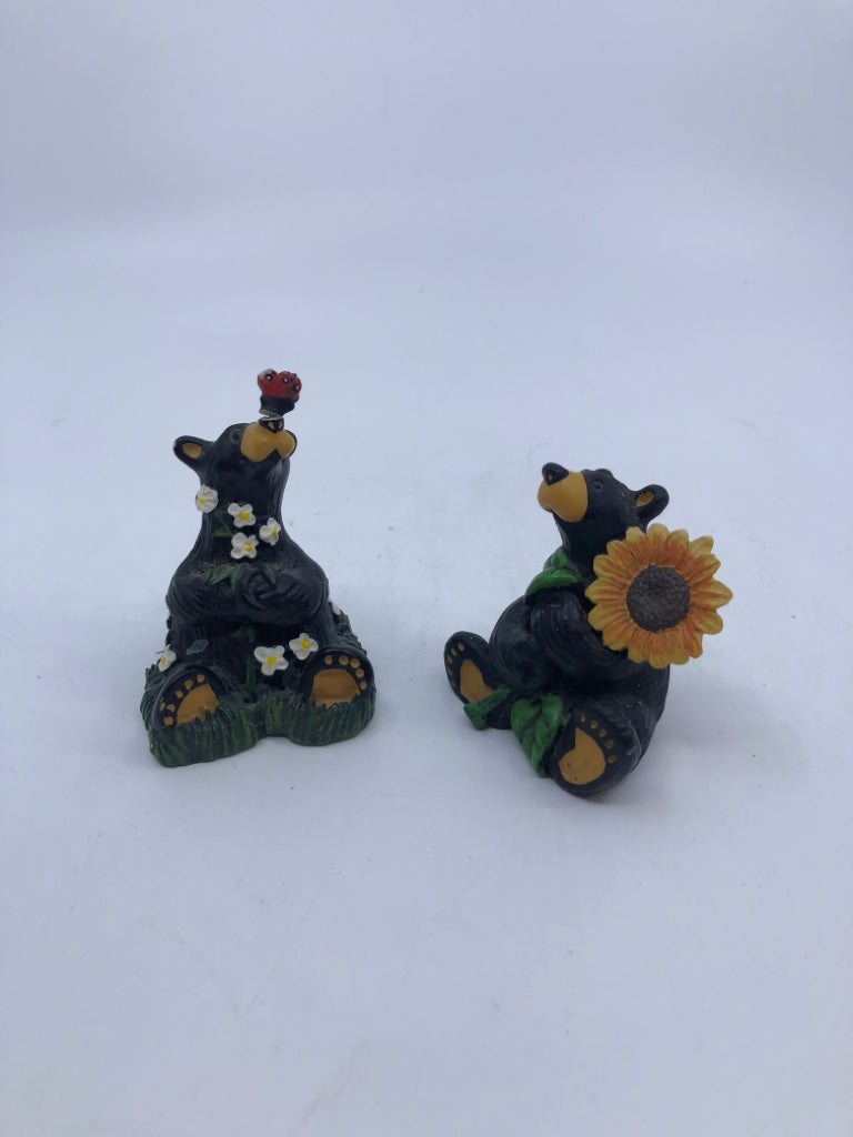 BEARFOOTS 2 SMALL BEARS W/FLOWERS AND BUTTERFLY.