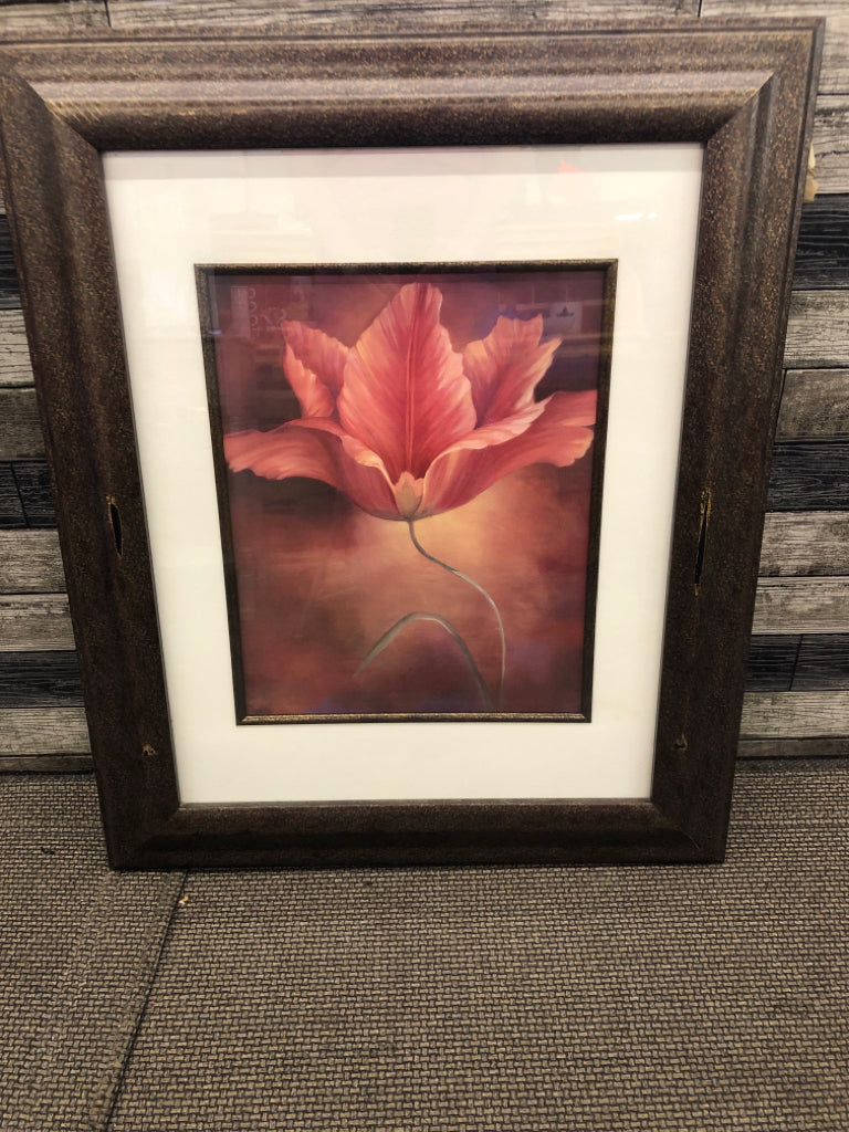 RED RUFFLE TULIP FRAMED PRINT.
