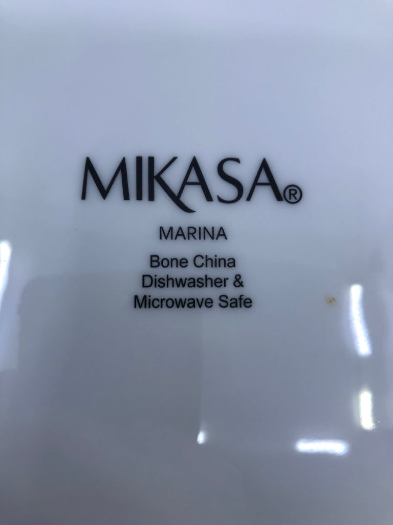 4 WHITE DINNER PLATES W/ BLUE LINED EDGE MIKASA.