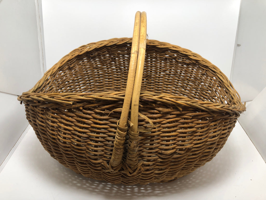 OVAL WOVEN BASKET.