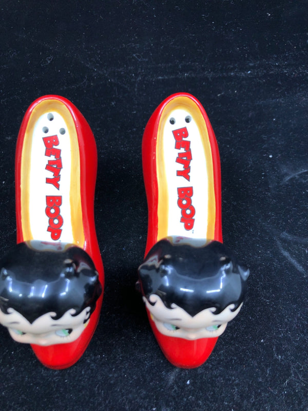 BETTY BOOP SALT + PEPPER HIGH HEELS SHAKERS.