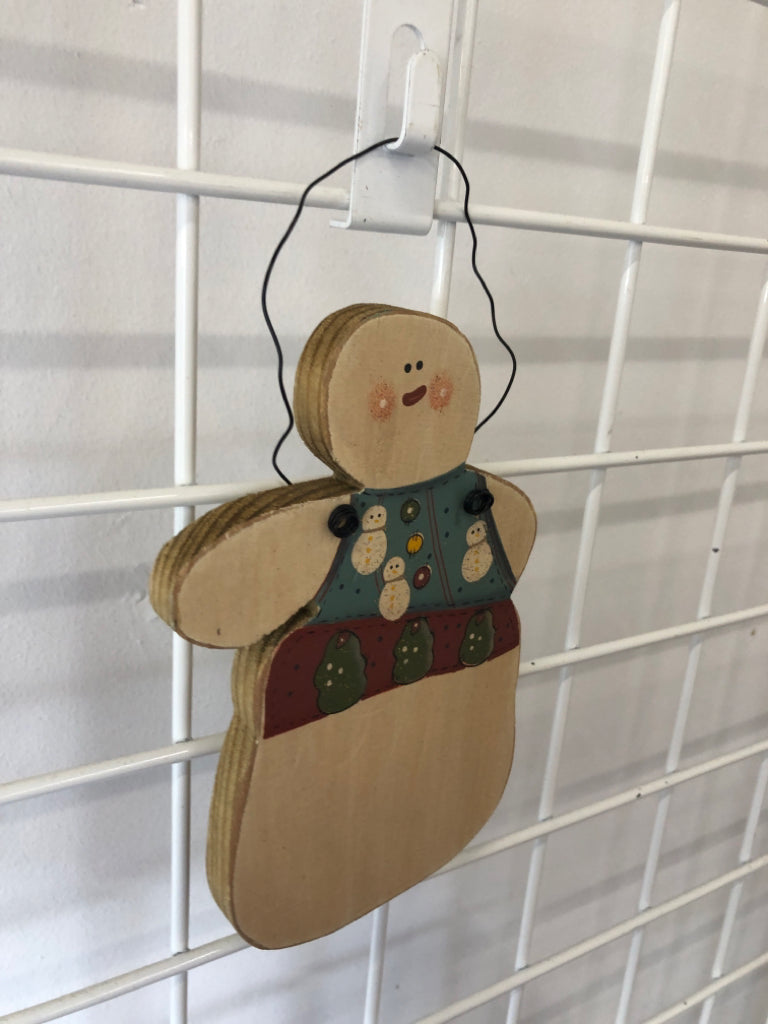 PRIMITIVE SNOWMAN WALL HANGING.