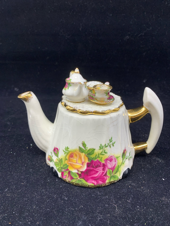 OLD COUNTRY ROSES WHITE TEAPOT.