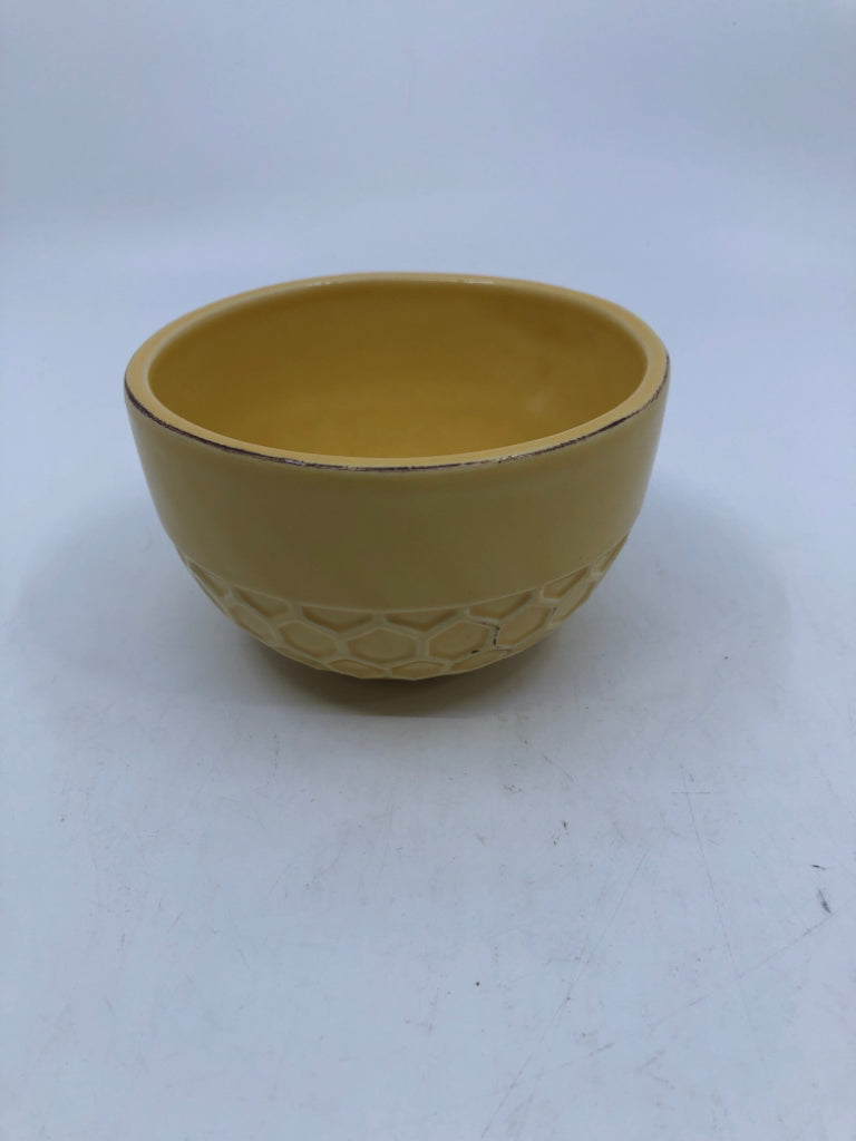 YELLOW EMBOSSED BEE SERVING BOWL.