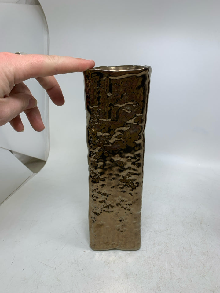 METALLIC TEXTURED VASE.