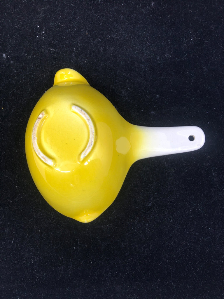 VTG LEMON SHAPED CERAMIC GRAVY SEPARATOR NO DRIP PAINTED FRUIT.