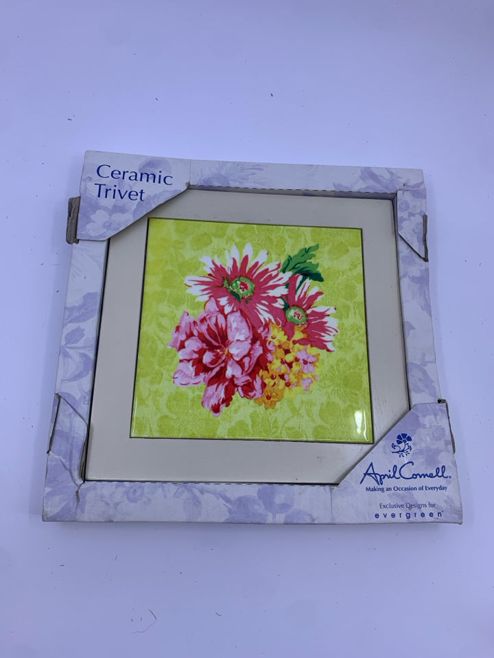 NIB CERAMIC TILE TRIVET.