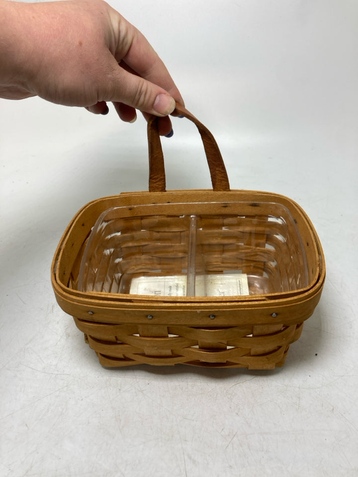 VTG SMALL KEY BASKET W/ DIVIDED PROTECTOR 2001.