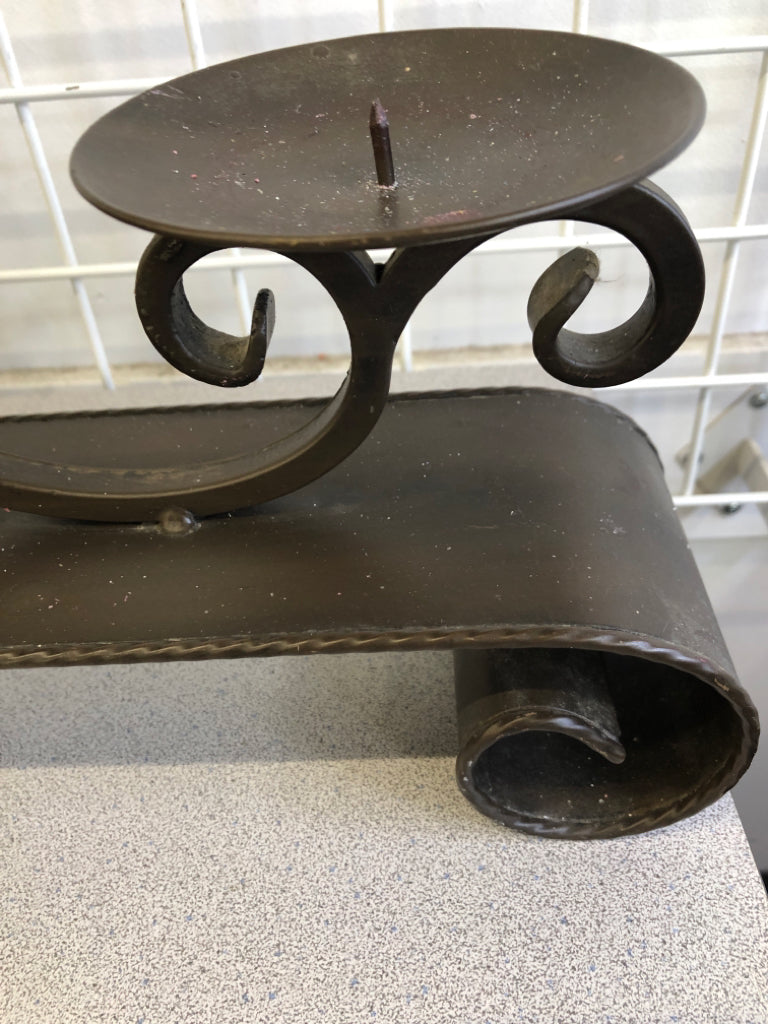 3 CANDLE BROWN IRON CANDLE HOLDER CENTERPIECE.