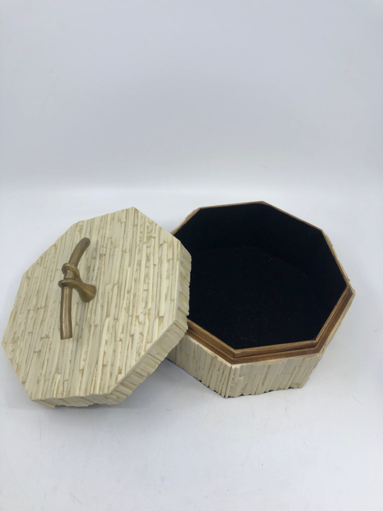 RESIN TEXTURED OCTAGON SHAPED CANISTER W/ METAL HANDLE.