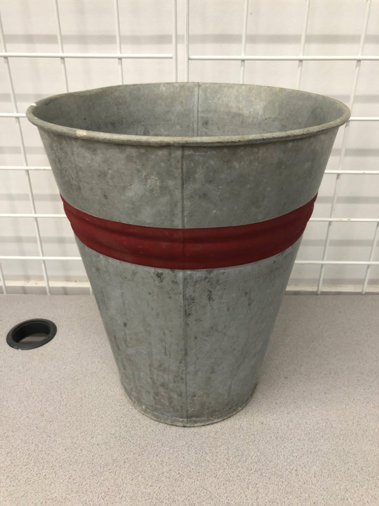 METAL BUCKET 5 CENT.