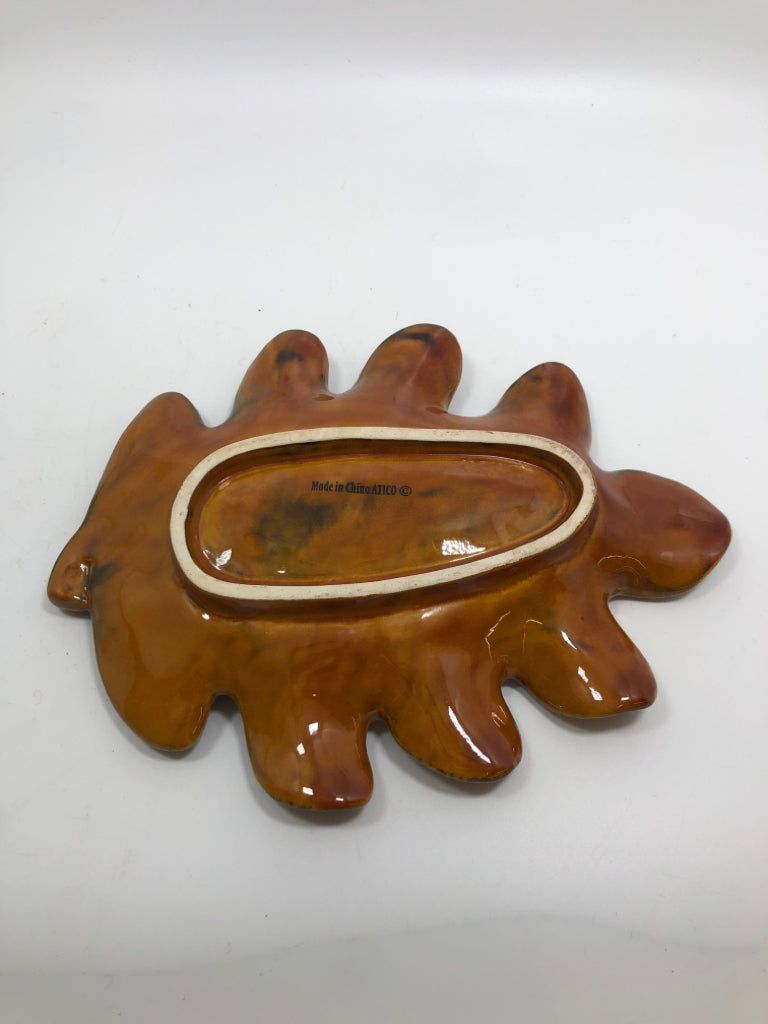 OAK LEAF SHAPED GLAZED PLATE.