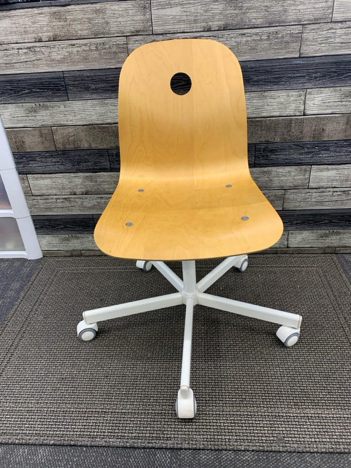 FAUX WOOD ROLLING DESK CHAIR.