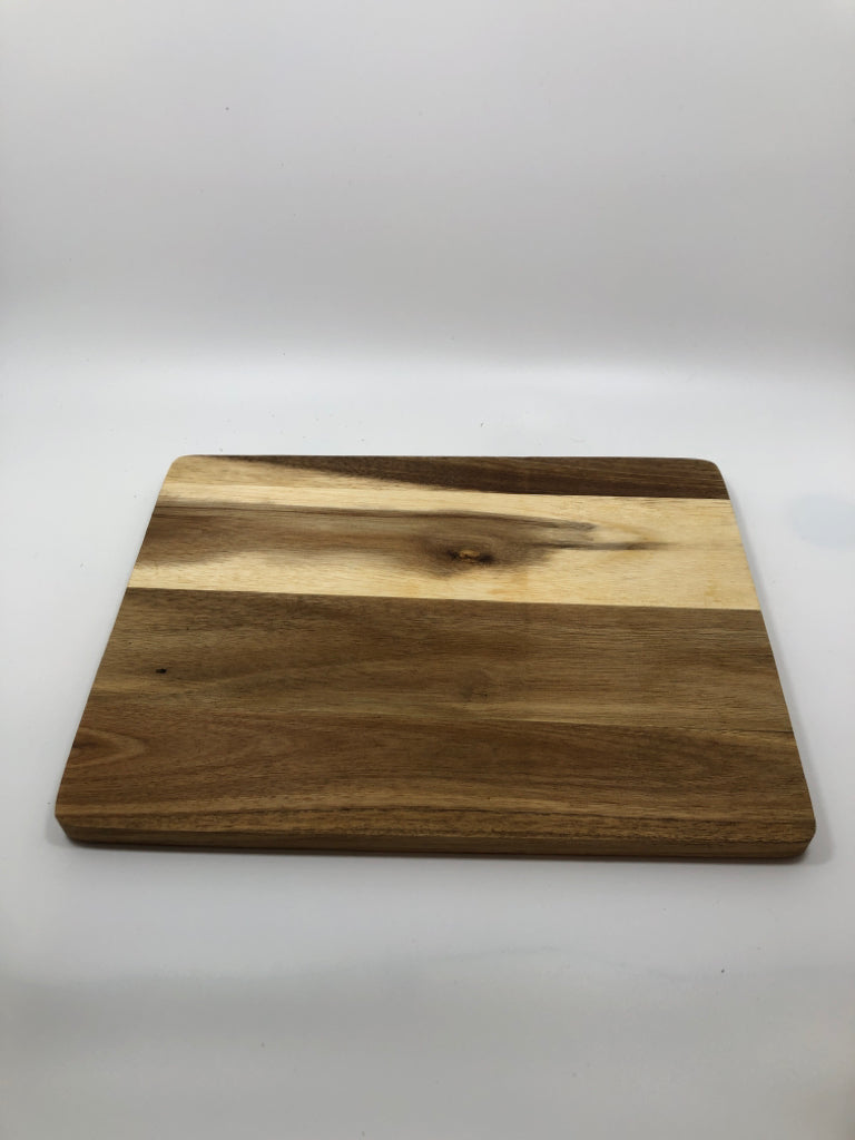 WOODEN CUTTING BOARD.