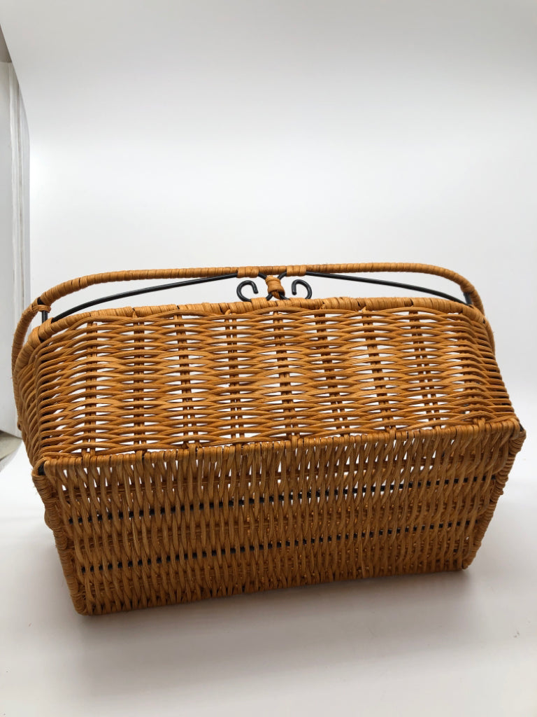 BROWN & METAL WICKER BASKET.