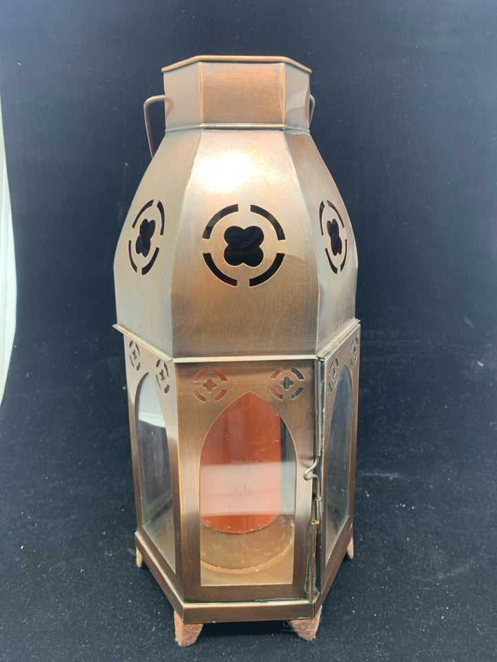 COPPER METAL CANDLE HOLDER LANTERN.