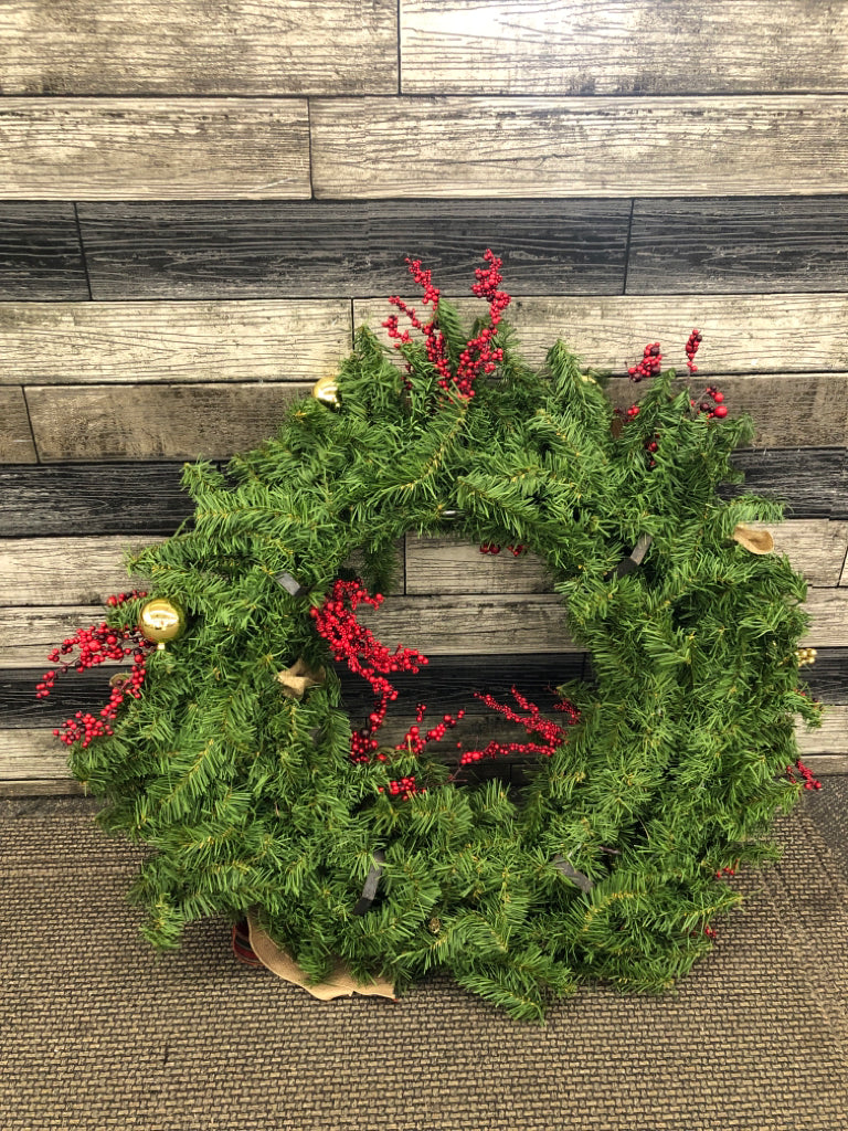 LG CHRISTMAS WREATH W/PLAID BURLAP BOW.