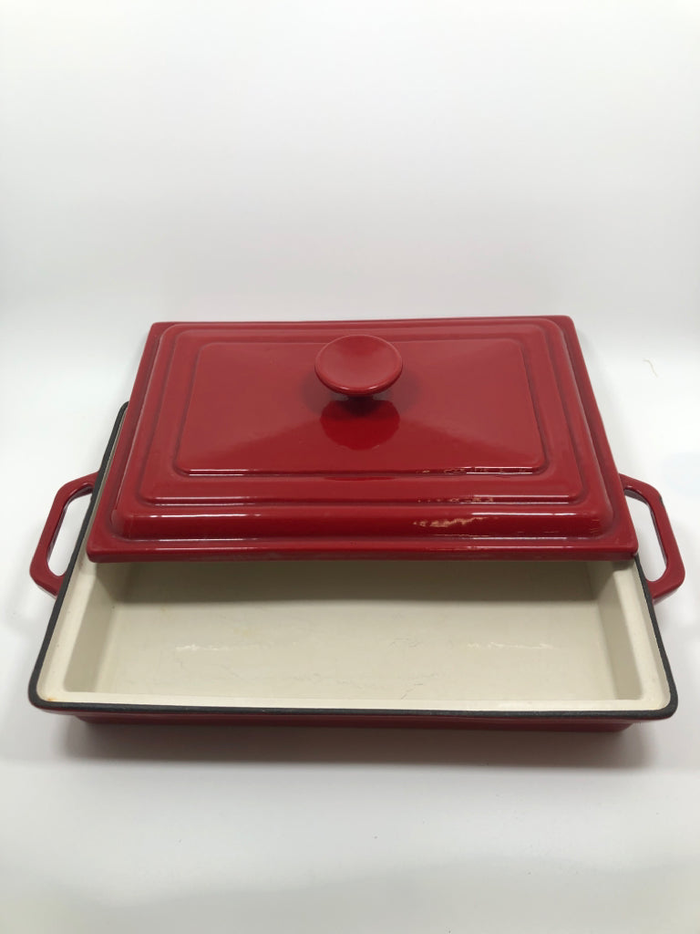HEAVY RED STONEWARE BAKING DISH W/LID.