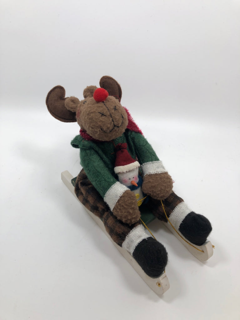 PLUSH REINDEER W/SNOWMAN SLEDDING.