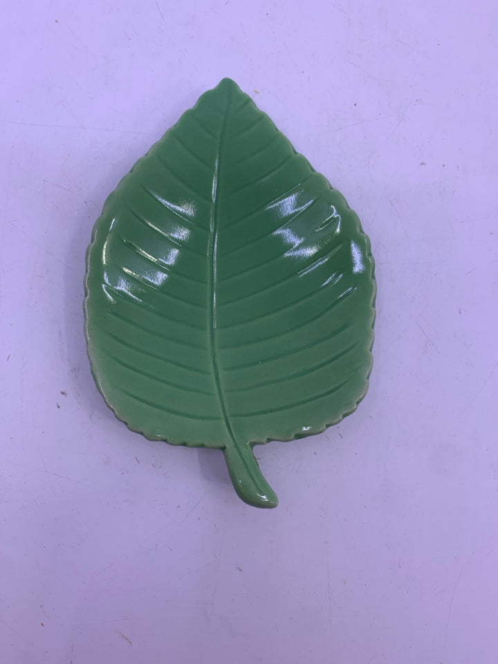 SMALL PALM LEAF TRINKET DISH.