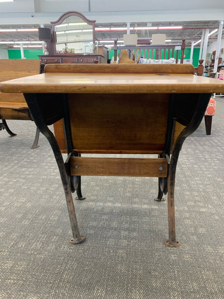 VTG LT WOOD SCHOOL DESK W/IRON BASE.