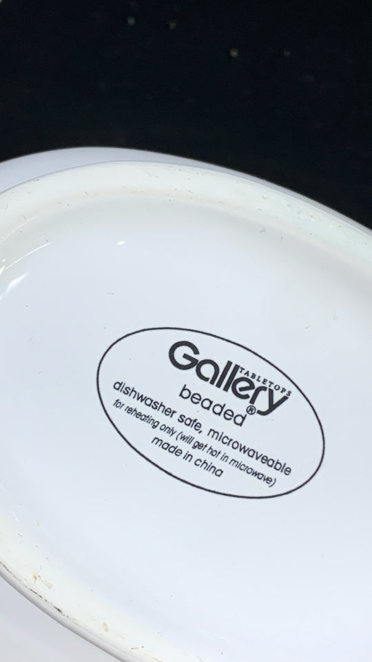 WHITE BEADED CERAMIC GRAVY BOAT.