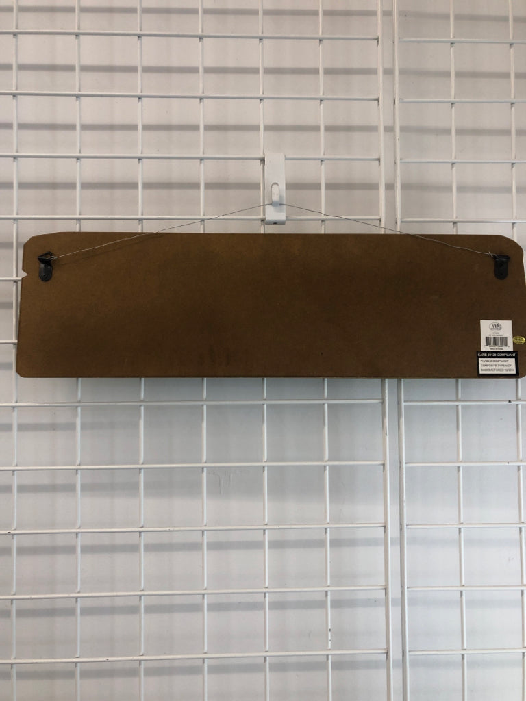 VTG-STYLE LAUNDRY WALL-HANGING.
