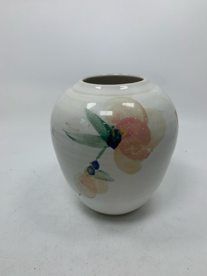 SPHERE VASE W/ PINK FLOWERS.