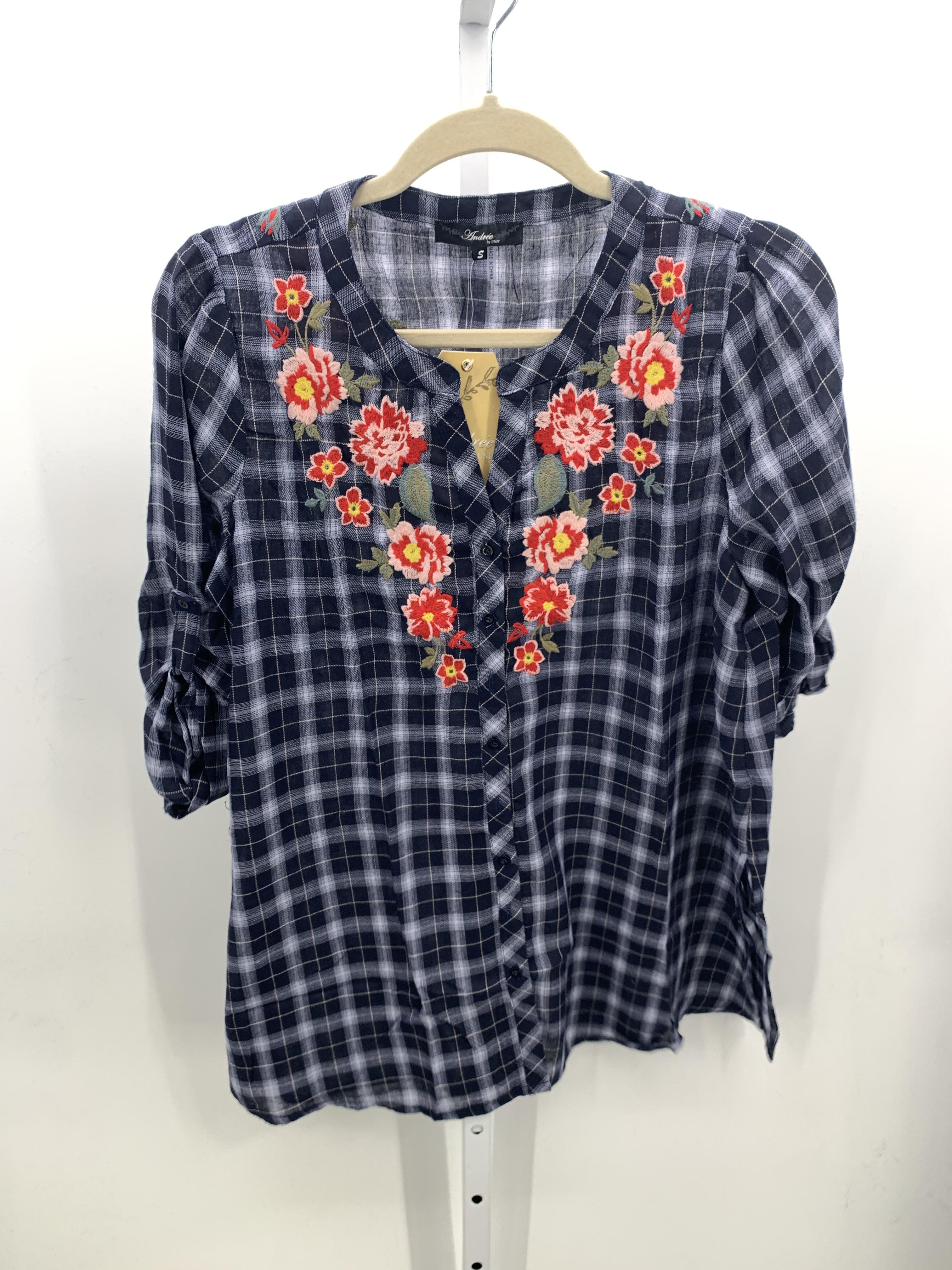 Size Small Misses 3/4 Sleeve Shirt