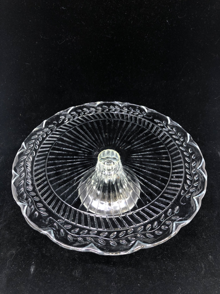 RAISED GLASS CAKE STAND W/SCALLOPED EDGE.