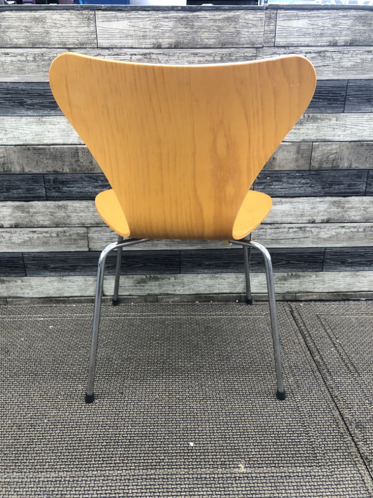 WOOD AND METAL DESK CHAIR.