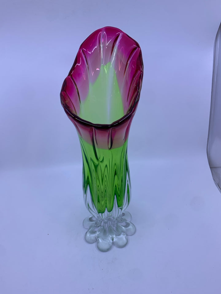 VINTAGE PINK AND GREEN ART GLASS SWUNG FOOTED VASE.