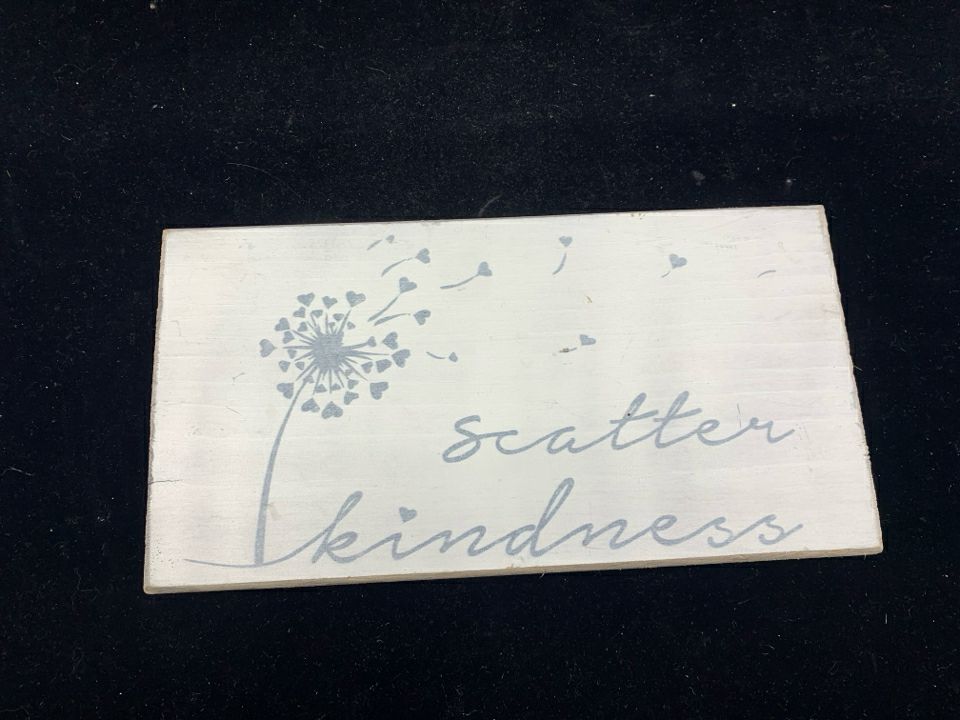 SMALL WOODEN SIGN "SCATTER KINDNESS".