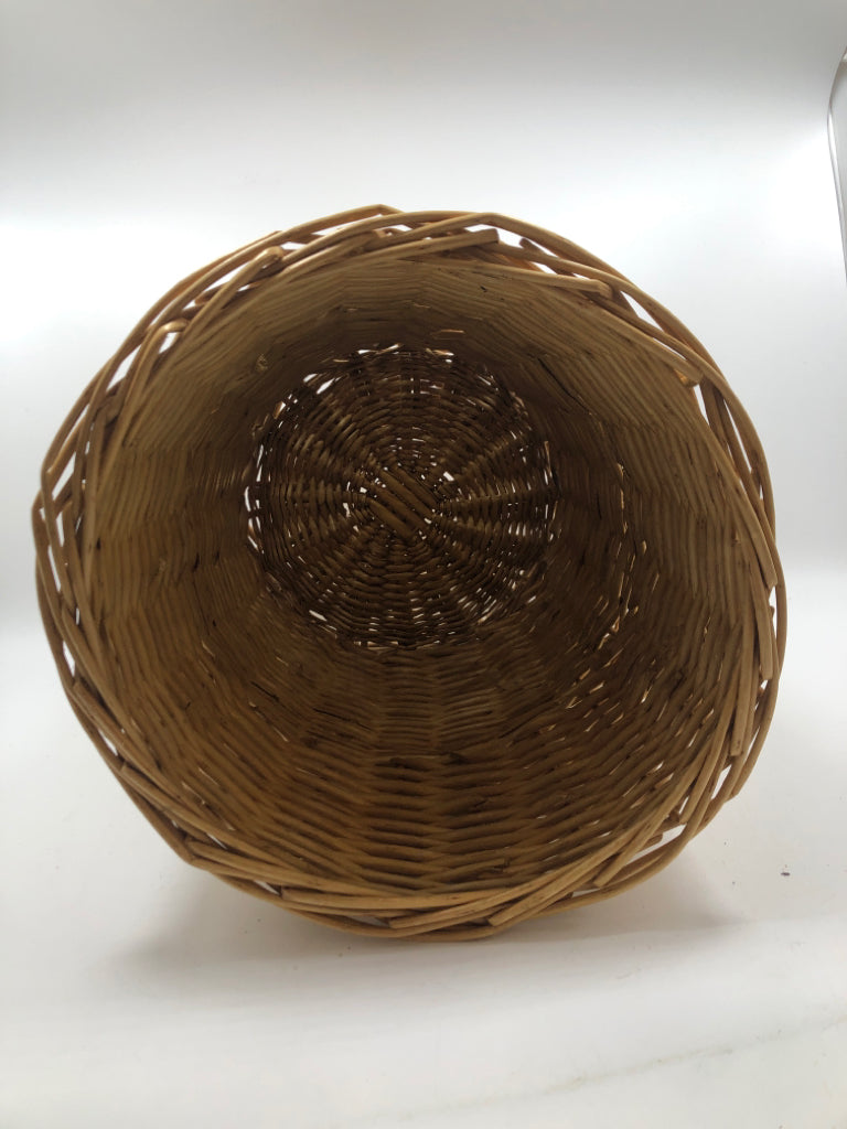 SM WICKER BIN.