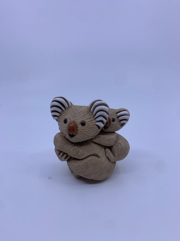 VTG RINCONADA CARVED CLAY KOALA W/ BABY ON BACK.