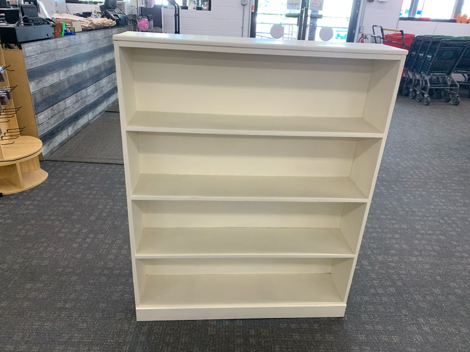 CREAM PAINTED WOOD 4 SHELF BOOKSHELF.