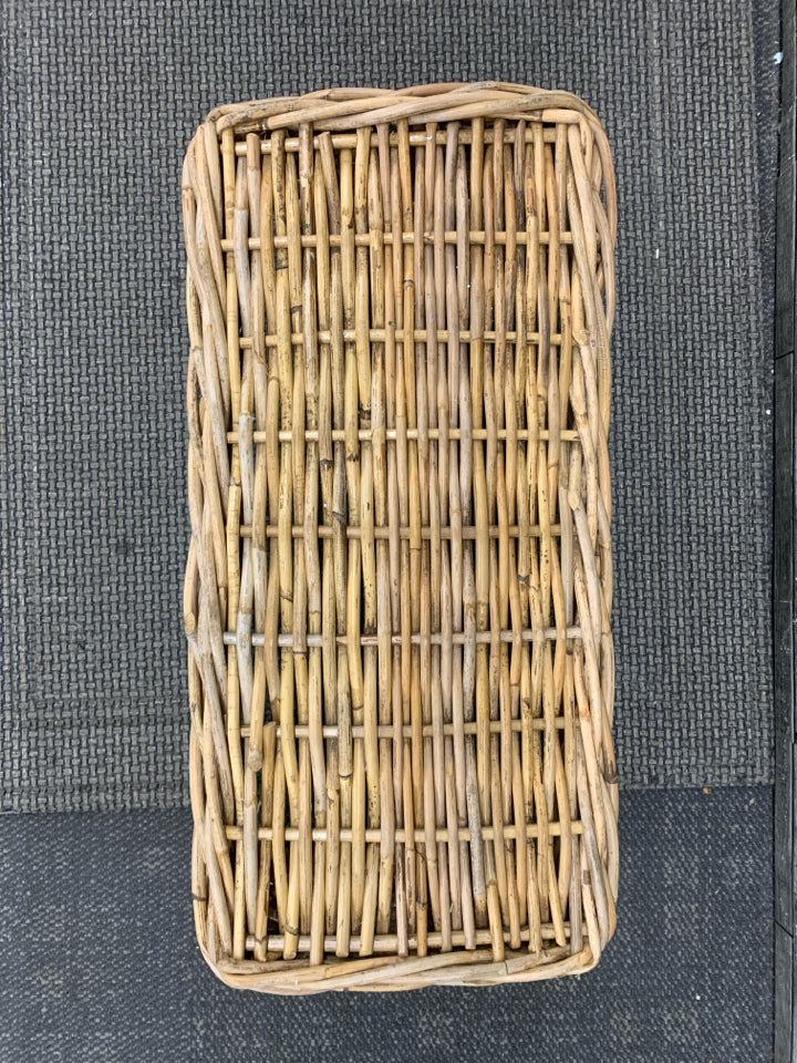WOVEN WICKER BASKET W/WOODEN BULB HANDLES.