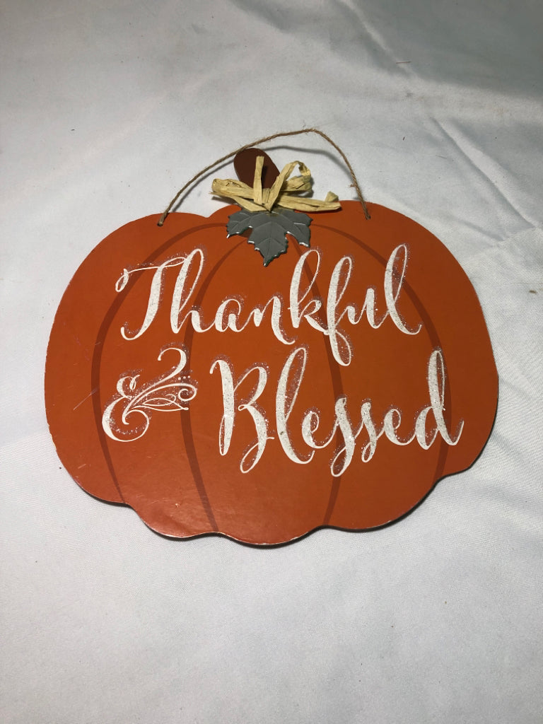 THANKFUL BLESSED GLITTER PUMPKIN WALL HANGING.