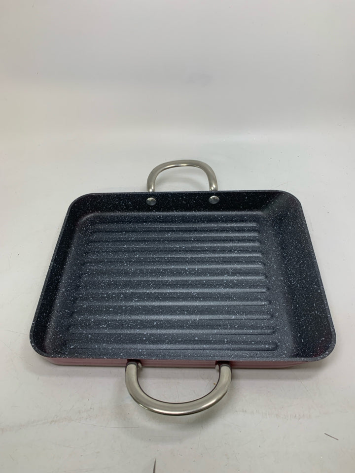 SQUARE GRATED SKILLET.