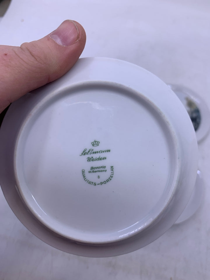 4 PORCELAIN ASSORTED METAL W/ HUNTING DOGS.