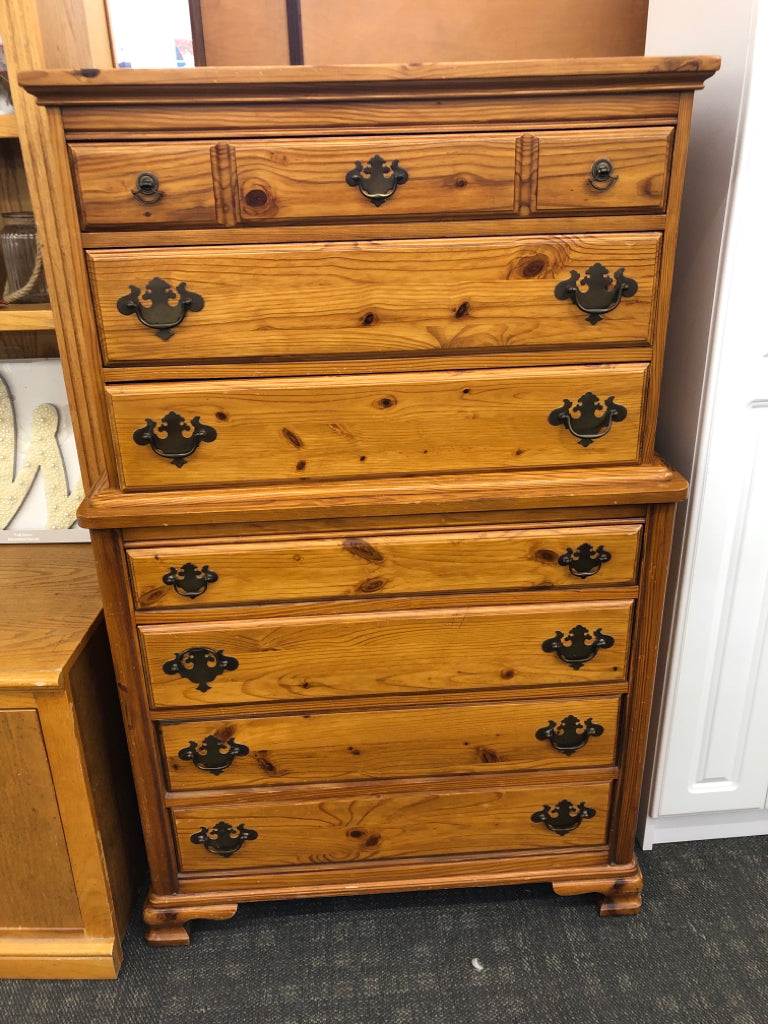 7 DRAWER TALL WOOD DRESSER.