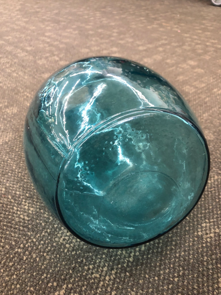 RECYCLED BLUE GLASS VASE MADE IN SPAIN.