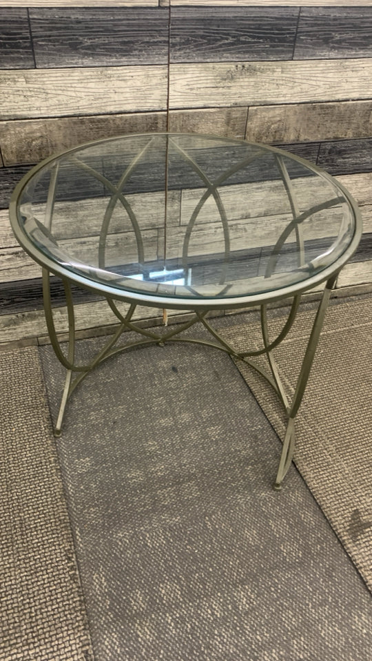 2PC ROUND GLASS STACKING TABLES W/METAL LEGS.