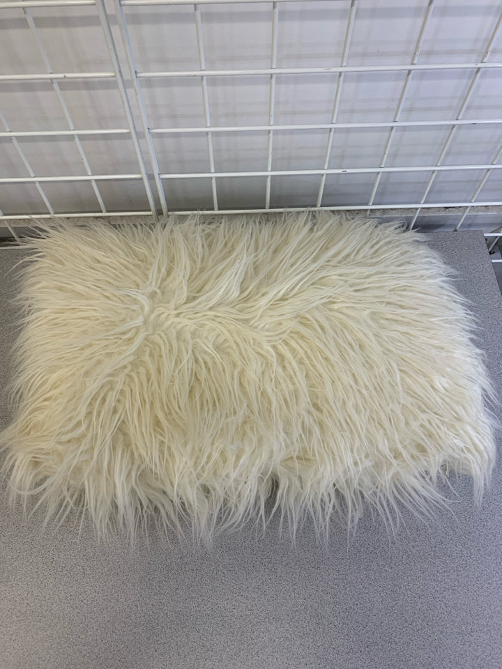 MAGASHONI CREAM FAUX FUR PILLOW.
