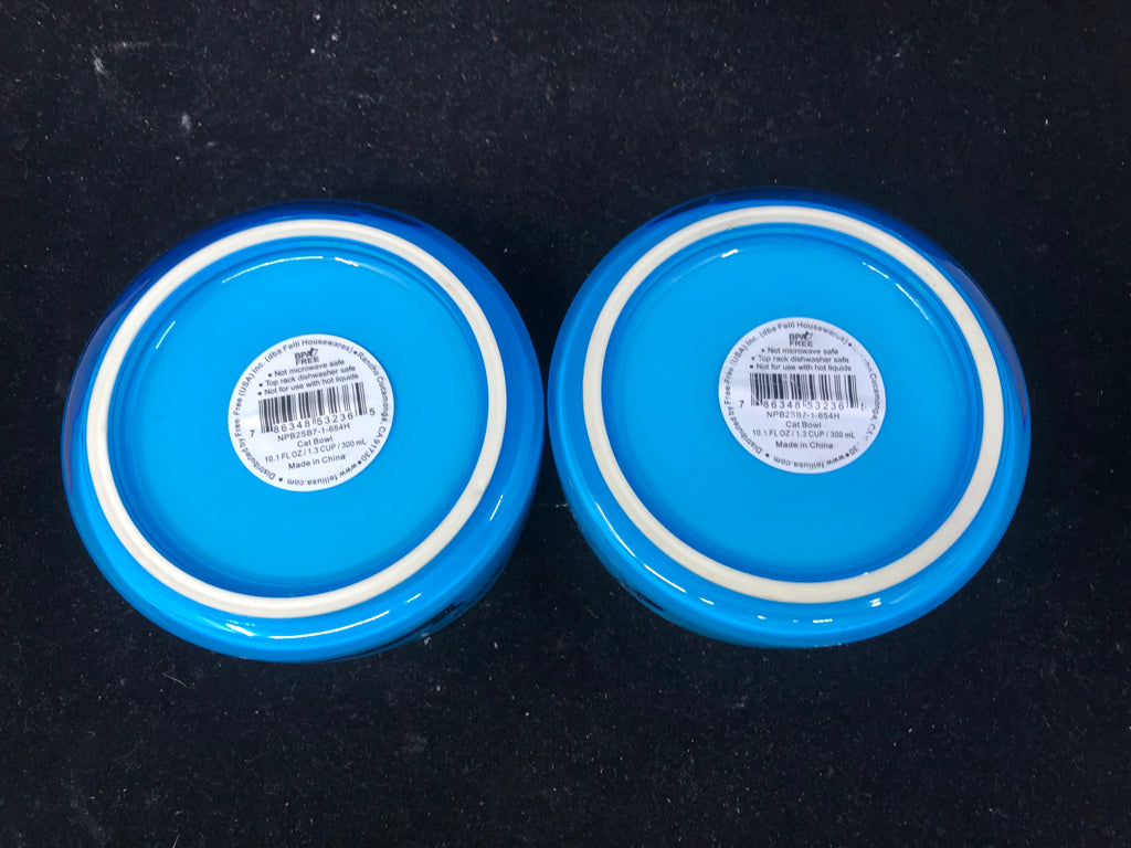 2 THICK PLASTICS CAT BOWLS W/ WHITE INSIDE BLUE OUTSIDE.