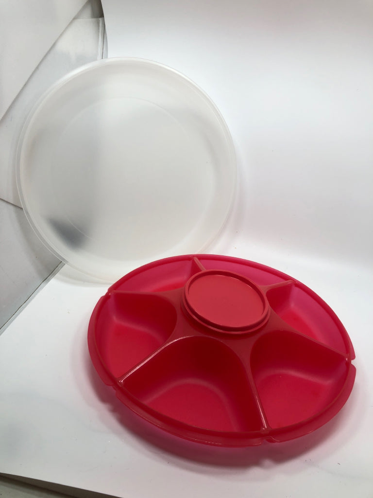 TUPPERWARE DIVIDED SERVING TRAY W/COVER.