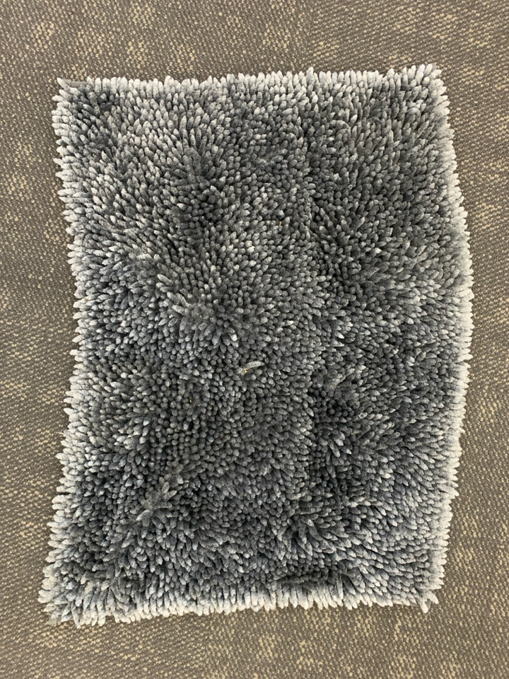 HARBOR ESTATE GREY BATH RUG.