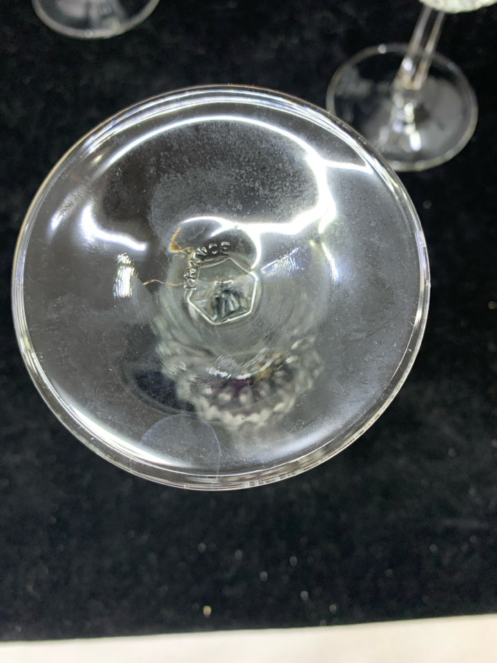 5 CRYSTAL WINE GLASSES LUMINARC.