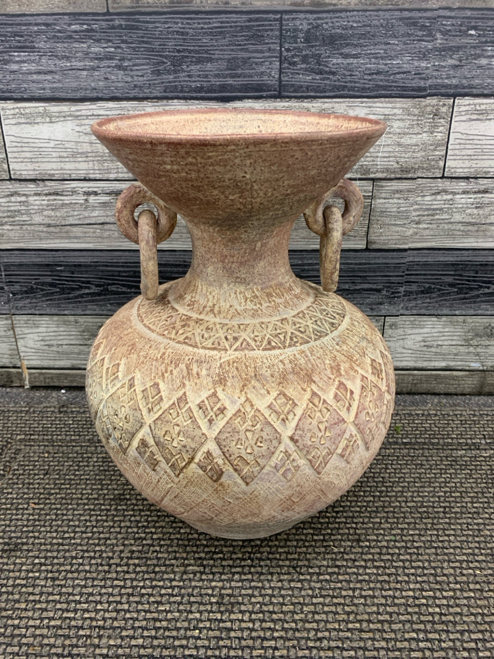 LATIN AMERICAN-STYLE GEOMETRIC CLAY VASE.